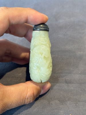 Three Chinese celadon jade snuff bottles, Qing — photo 3
