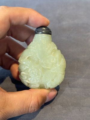 Three Chinese celadon jade snuff bottles, Qing — photo 4