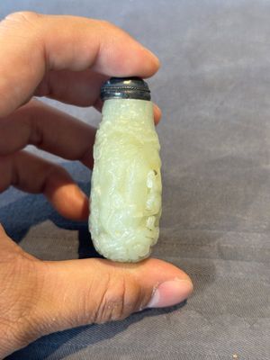 Three Chinese celadon jade snuff bottles, Qing — photo 5