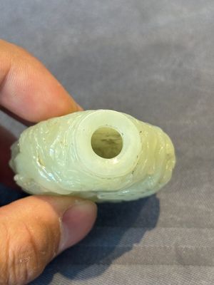 Three Chinese celadon jade snuff bottles, Qing — photo 6