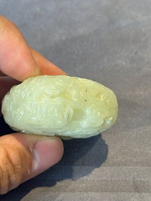 Three Chinese celadon jade snuff bottles, Qing — photo 7