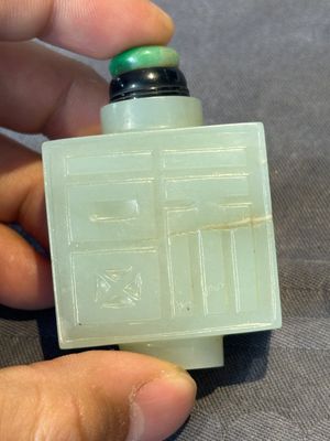 Three Chinese celadon jade snuff bottles, Qing — photo 10