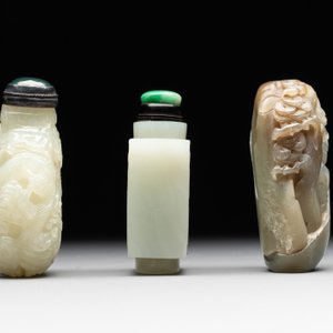 Three Chinese celadon jade snuff bottles, Qing — photo 4