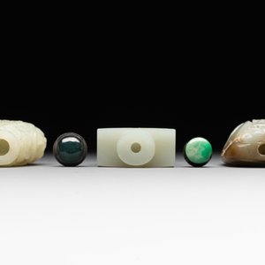 Three Chinese celadon jade snuff bottles, Qing — photo 6