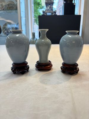 Three Chinese claire-de-lune vases on wooden stands, Kangxi mark, 19th C. — photo 1