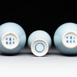 Three Chinese claire-de-lune vases on wooden stands, Kangxi mark, 19th C. — photo 5