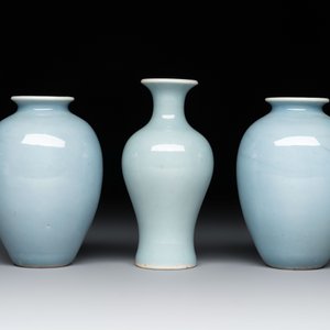 Three Chinese claire-de-lune vases on wooden stands, Kangxi mark, 19th C. — photo 2
