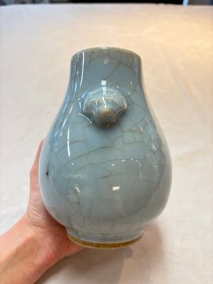 Three Chinese claire-de-lune vases, one with a wooden stand, Yongzheng mark, 19/20th C. — photo 10