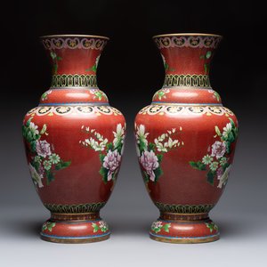 Three Chinese cloisonné vases and a covered box, 20th C. — 照片 3