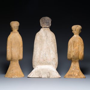 Three Chinese cold painted pottery figures of ladies, Han — foto 3