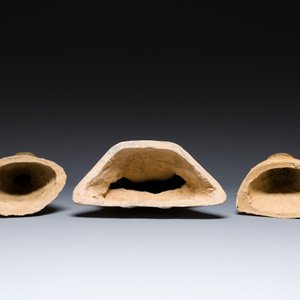 Three Chinese cold painted pottery figures of ladies, Han — foto 7