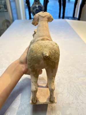 Three Chinese cold painted pottery figures, Sui/Ming — 照片 2