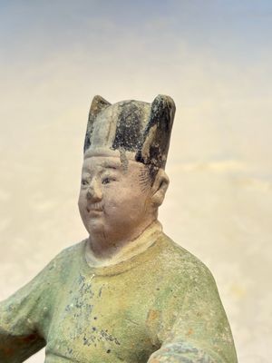 Three Chinese cold painted pottery figures, Sui/Ming — 照片 22