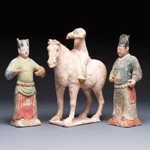 Three Chinese cold painted pottery figures, Sui/Ming — 照片 1