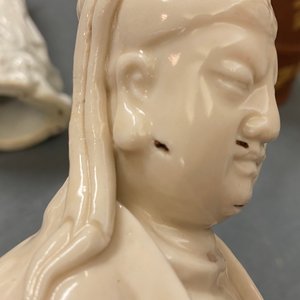 Three Chinese Dehua blanc de Chine figures, 18/19th C. — 照片 12