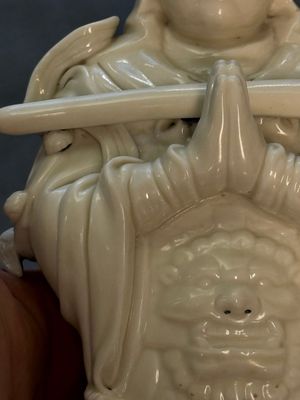Three Chinese Dehua blanc de Chine figures of Guanyin and Weituo, He Chaozong 何朝宗 and Dehua 德化 marks, 20th C. — photo 13