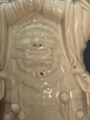 Three Chinese Dehua blanc de Chine figures of Guanyin and Weituo, He Chaozong 何朝宗 and Dehua 德化 marks, 20th C. — photo 14