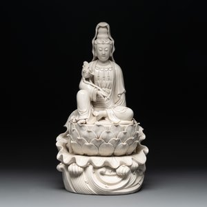 Three Chinese Dehua blanc de Chine figures of Guanyin and Weituo, He Chaozong 何朝宗 and Dehua 德化 marks, 20th C. — photo 2