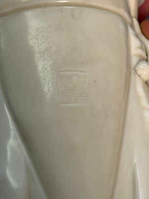 Three Chinese Dehua blanc de Chine figures of Guanyin and Weituo, He Chaozong 何朝宗 and Dehua 德化 mark, 20th C. — photo 21