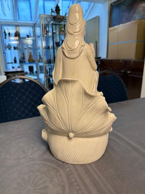 Three Chinese Dehua blanc de Chine figures of Guanyin and Weituo, He Chaozong 何朝宗 and Dehua 德化 mark, 20th C. — photo 33