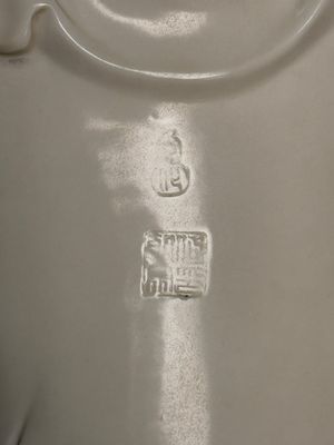Three Chinese Dehua blanc de Chine figures of Guanyin and Weituo, He Chaozong 何朝宗 and Dehua 德化 mark, 20th C. — photo 8