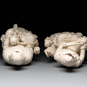 Three Chinese Dehua blanc de Chine groups of Guanyin with child, He Chaozong 何朝宗 marks, 20th C. — 照片 4