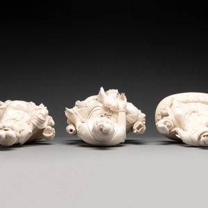 Three Chinese Dehua blanc de Chine sculptures of Guanyin, 20th C. — foto 3