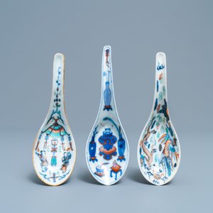 Three Chinese doucai spoons, 19th C. — photo 2