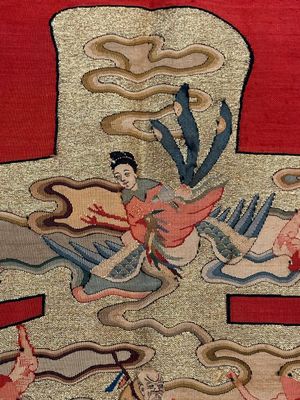Three Chinese embroidered silk cloths with figural designs, 19/20th C. — 照片 12