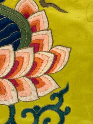 Three Chinese embroidered silk cloths with figural designs, 19/20th C. — 照片 4