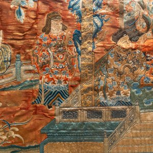 Three Chinese embroidered silk panels depicting an imperial audience, 19th C. — photo 9