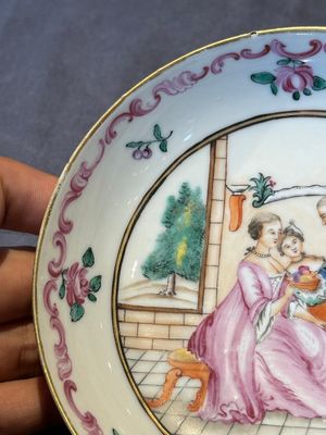 Three Chinese export famille rose 'European subject' cups and two saucers, Qianlong — photo 11