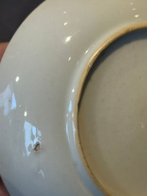 Three Chinese export famille rose 'European subject' cups and two saucers, Qianlong — photo 13
