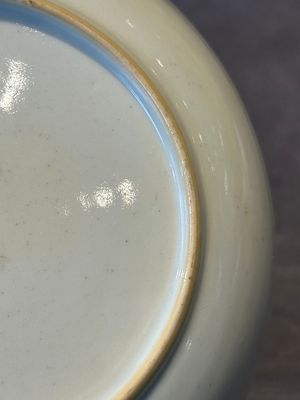 Three Chinese export famille rose 'European subject' cups and two saucers, Qianlong — photo 14