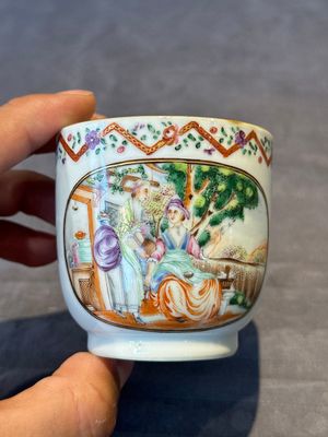 Three Chinese export famille rose 'European subject' cups and two saucers, Qianlong — photo 28