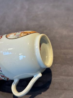 Three Chinese export famille rose 'European subject' cups and two saucers, Qianlong — photo 34