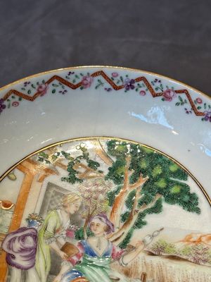 Three Chinese export famille rose 'European subject' cups and two saucers, Qianlong — photo 4