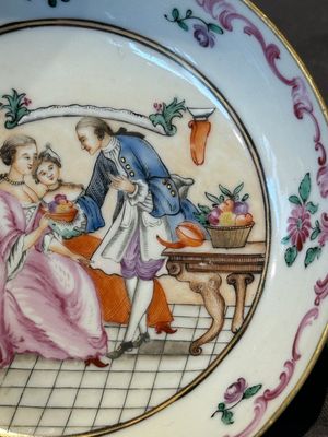 Three Chinese export famille rose 'European subject' cups and two saucers, Qianlong — photo 9