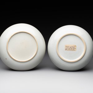 Three Chinese export famille rose 'European subject' cups and two saucers, Qianlong — photo 3