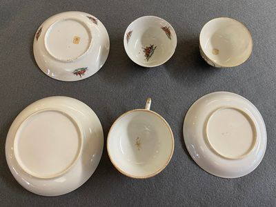 Three Chinese export porcelain cups and saucers, Qianlong — photo 2
