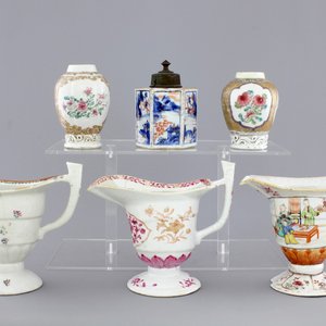 Three Chinese export porcelain tea caddies and three helmet-shaped jugs, Yongzheng-Qianlong, 18th C. — photo 1