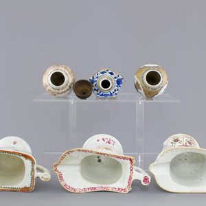 Three Chinese export porcelain tea caddies and three helmet-shaped jugs, Yongzheng-Qianlong, 18th C. — photo 14