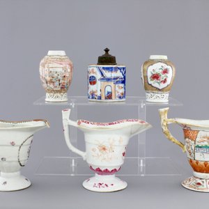 Three Chinese export porcelain tea caddies and three helmet-shaped jugs, Yongzheng-Qianlong, 18th C. — photo 15
