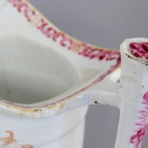 Three Chinese export porcelain tea caddies and three helmet-shaped jugs, Yongzheng-Qianlong, 18th C. — photo 7