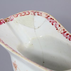 Three Chinese export porcelain tea caddies and three helmet-shaped jugs, Yongzheng-Qianlong, 18th C. — photo 8