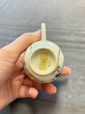 Three Chinese famille rose and grisaille cups and saucers, Qianlong — 照片 8