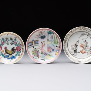 Three Chinese famille rose and grisaille cups and saucers, Qianlong — 照片 2