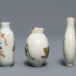 Three Chinese famille rose and iron red porcelain snuff bottles, 19th C. — photo 2