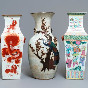 Three Chinese famille rose and Nanking vases, 19th C. — photo 1