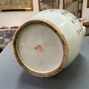 Three Chinese famille rose and qianjiang cai vases, 19/20th C. — 照片 15